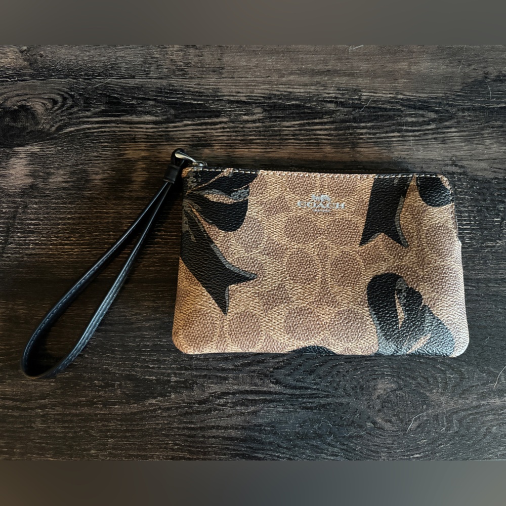 Coach Signature Tan Black Bow Wristlet Bag!